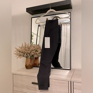 NWT: lululemon InStill High-Rise Tight, 25", Black. Size 4.